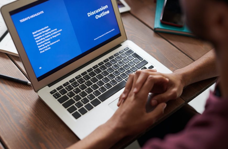Finalists and Masters Students Promise to Follow E-Learning Guidelines to Enable Them Finish Studies